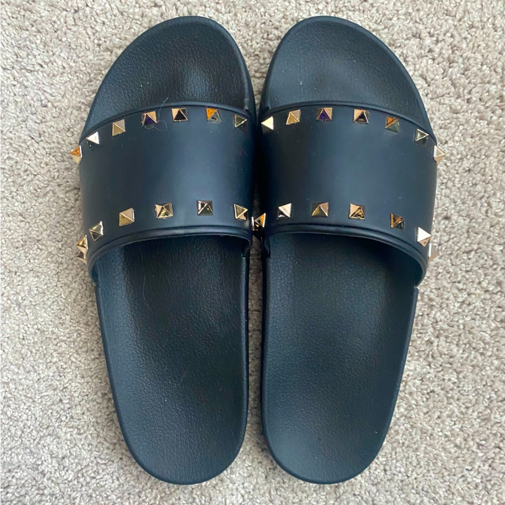 Black stud sandal